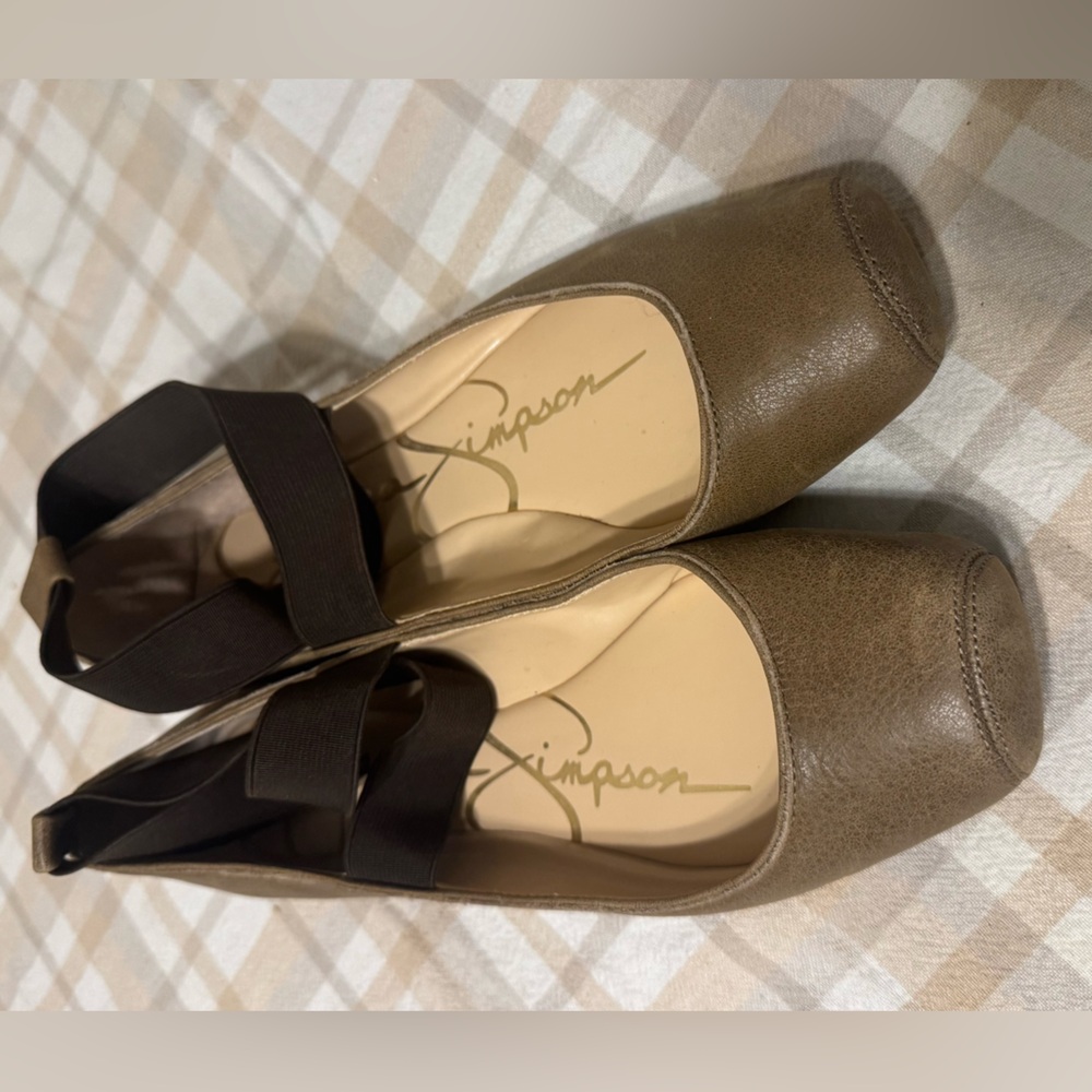 Tan leather Jessica Simpson ballet flats. Worn once. Size 8 1/2.